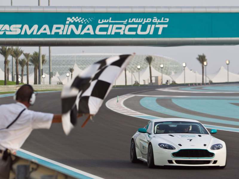 Yas Marina Circuit: Aston Martin GT4 Drive