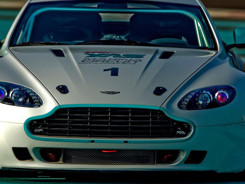 Yas Marina Circuit: Aston Martin GT4 Drive