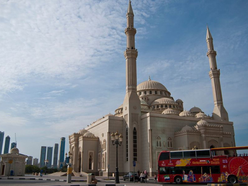 Sharjah: Hop On Hop Off Bus Tour