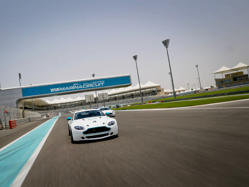 Yas Marina Circuit: Aston Martin GT4 Drive