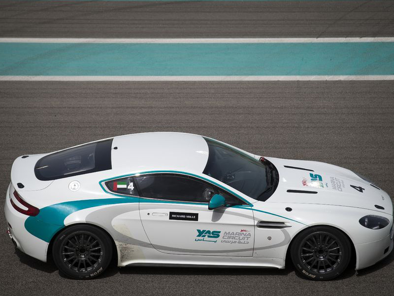 Yas Marina Circuit: Aston Martin GT4 Drive